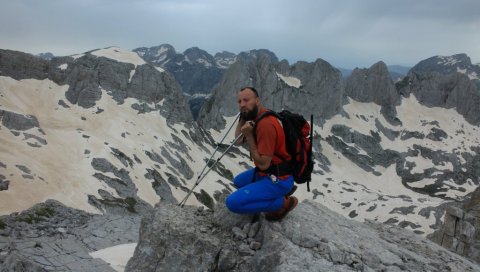 ЗА ЊЕГА ПОСЛА НЕМА, ОСИМ КАД СПАСАВА ЖИВОТЕ: Ахмета Рековића, из Плава, зову кад се љубитељи природе изгубе на суровим Проклетијама ЗА ЊЕГА ПОСЛА НЕМА, ОСИМ КАД СПАСАВА ЖИВОТЕ: Ахмета Рековића, из Плава, зову кад се љубитељи природе изгубе на суровим Проклетијама