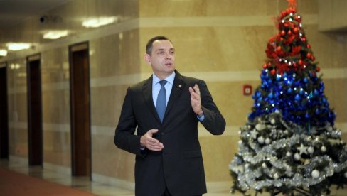 АЛЕКСАНДАР ВУЛИН ЗА НОВОСТИ: Да Вучић пристане на укидање Српске био би комесар Европске уније! АЛЕКСАНДАР ВУЛИН ЗА НОВОСТИ: Да Вучић пристане на укидање Српске био би комесар Европске уније!