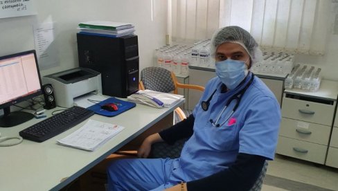 DUŠU ČUVAMO KAD POMAŽEMO: Korona je otkrila mnogo tihih heroja koji su hrabro stali na crtu nevidljivom neprijatelju (FOTO) DUŠU ČUVAMO KAD POMAŽEMO: Korona je otkrila mnogo tihih heroja koji su hrabro stali na crtu nevidljivom neprijatelju (FOTO)