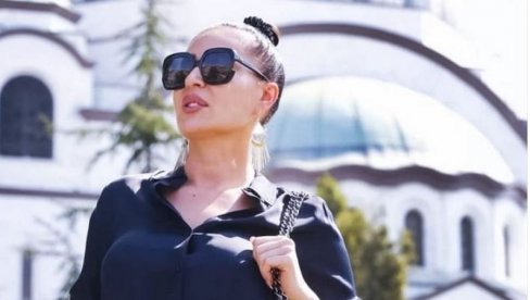 ИСПЛИВАЛА ЦЕЦИНА ФОТОГРАФИЈА СА МАЈКОМ: Свима јасно до кога је певачица наследила лепоту (ФОТО) ИСПЛИВАЛА ЦЕЦИНА ФОТОГРАФИЈА СА МАЈКОМ: Свима јасно до кога је певачица наследила лепоту (ФОТО)