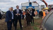 БОРИСОВ ПОСЛАО ПОКЛОН ЗА ВУЧИЋА: Погледајте шта му је даровао (ФОТО) БОРИСОВ ПОСЛАО ПОКЛОН ЗА ВУЧИЋА: Погледајте шта му је даровао (ФОТО)