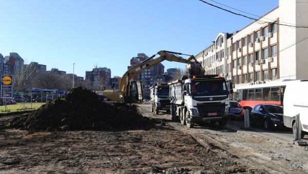 ЧЕТИРИ ТРАКЕ ДО ЛЕТА: Ради се у Црнотравској, путари тренутно скидају земљани слој на Трошарини ЧЕТИРИ ТРАКЕ ДО ЛЕТА: Ради се у Црнотравској, путари тренутно скидају земљани слој на Трошарини