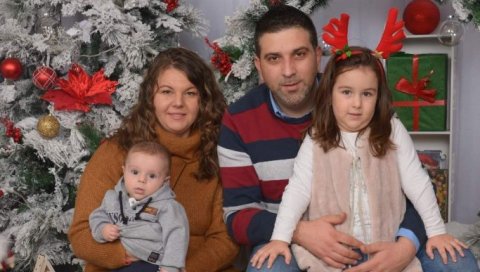 ОД МАМЕ НАСЛЕДИО ЛЕПОТУ И - АНТИТЕЛА: Мали Лазар из Врања 5. августа је угледао свет, заштићен од вируса корона ОД МАМЕ НАСЛЕДИО ЛЕПОТУ И - АНТИТЕЛА: Мали Лазар из Врања 5. августа је угледао свет, заштићен од вируса корона