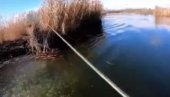 ZVUK KOJI LEDI KRV U ŽILAMA: Na jezeru snimljen trenutak zemljotresa u Petrinji (VIDEO) ZVUK KOJI LEDI KRV U ŽILAMA: Na jezeru snimljen trenutak zemljotresa u Petrinji (VIDEO)