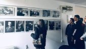 ROMANOVI JOŠ KRATKO U LAPOVU: Izložba sa oko 100 crno-belih fotografija ROMANOVI JOŠ KRATKO U LAPOVU: Izložba sa oko 100 crno-belih fotografija
