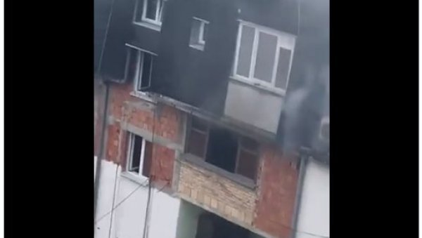 ПОЖАР У ЦЕНТРУ БЕОГРАДА: Гори стан у Далматинској улици, ватрогасци на терену ПОЖАР У ЦЕНТРУ БЕОГРАДА: Гори стан у Далматинској улици, ватрогасци на терену