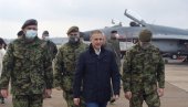 СНАГА ВОЈСКЕ СУ ЉУДИ: Министар Стефановић обишао дежурне у Батајници (ФОТО) СНАГА ВОЈСКЕ СУ ЉУДИ: Министар Стефановић обишао дежурне у Батајници (ФОТО)