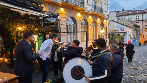 BEOGRADSKI NOĆNI MARKET NA SKADARLIJI: Najjači ukusi Srbie u Beogradu BEOGRADSKI NOĆNI MARKET NA SKADARLIJI: Najjači ukusi Srbie u Beogradu
