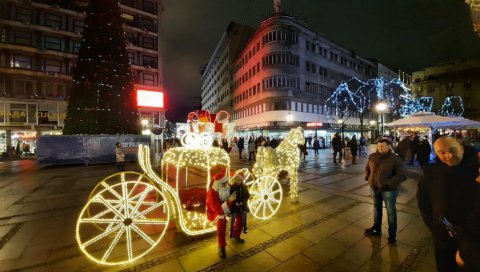 МОРАВАЦ У КНЕЗ МИХАИЛОВОЈ: Београђани у центру града уживају у празничној атмосфери (ФОТО+ВИДЕО) МОРАВАЦ У КНЕЗ МИХАИЛОВОЈ: Београђани у центру града уживају у празничној атмосфери (ФОТО+ВИДЕО)