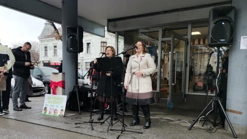АКЦИЈА ХУМАНИХ МУЗИЧАРА: Зарадили 1,3 милиона динара за лечење тешко болесне деце АКЦИЈА ХУМАНИХ МУЗИЧАРА: Зарадили 1,3 милиона динара за лечење тешко болесне деце