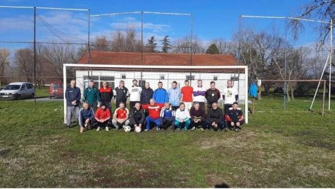 НИСУ ИЗНЕВЕРИЛИ ТРАДИЦИЈУ: Поново одиграна новогодишња утакмица НИСУ ИЗНЕВЕРИЛИ ТРАДИЦИЈУ: Поново одиграна новогодишња утакмица