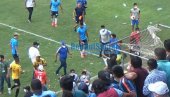 OPŠTE RASULO U BOLIVIJI: Potukli se igrači, a onda su se umešali i navijači... (VIDEO) OPŠTE RASULO U BOLIVIJI: Potukli se igrači, a onda su se umešali i navijači... (VIDEO)