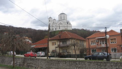 OTKRIVANJE SPOMEN PLOČE: Tetovskim mučenicima u Vladičinom Hanu OTKRIVANJE SPOMEN PLOČE: Tetovskim mučenicima u Vladičinom Hanu