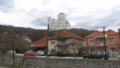 СКОЧИО У ЈУЖНУ МОРАВУ: Мушкарац (67) извршио самоубиство у Владичином Хану СКОЧИО У ЈУЖНУ МОРАВУ: Мушкарац (67) извршио самоубиство у Владичином Хану