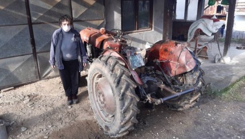 СТРАШНА ТРАГЕДИЈА ПРВОГ ДАНА НОВЕ ГОДИНЕ: Мушкарац погинуо, пригњечио га трактор! СТРАШНА ТРАГЕДИЈА ПРВОГ ДАНА НОВЕ ГОДИНЕ: Мушкарац погинуо, пригњечио га трактор!