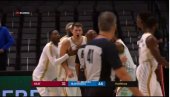 LUKA POBESNEO: Hteo da se obračuna sa sudijama, pa od besa šutirao reklamu (VIDEO) LUKA POBESNEO: Hteo da se obračuna sa sudijama, pa od besa šutirao reklamu (VIDEO)