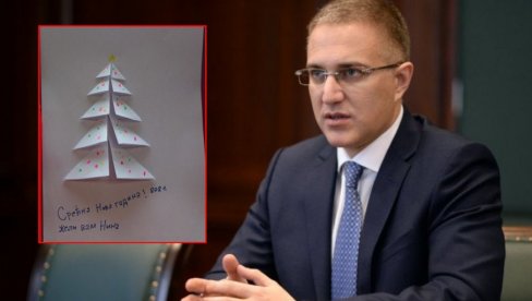 МИНИСТРОВА ЋЕРКИЦА НАПРАВИЛА ПОСЕБНУ ЧЕСТИТКУ: Пожелела срећну Нову годину српским војницима (ФОТО) МИНИСТРОВА ЋЕРКИЦА НАПРАВИЛА ПОСЕБНУ ЧЕСТИТКУ: Пожелела срећну Нову годину српским војницима (ФОТО)
