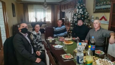 У ПОСЕТИ ПОРОДИЦИ МАЛУШЕВ: Председница Општине Бела Црква обишла вредне и хумане паоре У ПОСЕТИ ПОРОДИЦИ МАЛУШЕВ: Председница Општине Бела Црква обишла вредне и хумане паоре