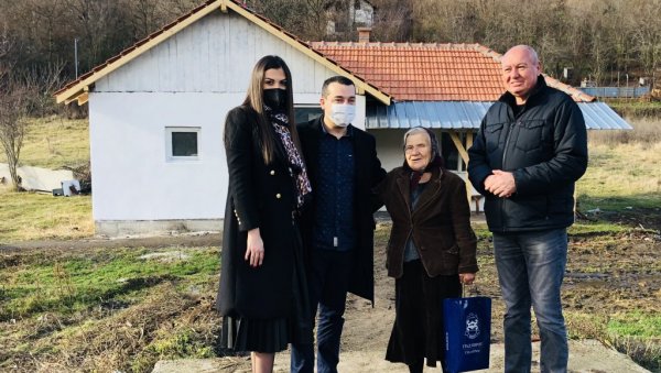 СТАРИЦА ДОБИЛА КРОВ НАД ГЛАВОМ: Обновљена изгорела кућа Јелке Алексић из Пирота СТАРИЦА ДОБИЛА КРОВ НАД ГЛАВОМ: Обновљена изгорела кућа Јелке Алексић из Пирота