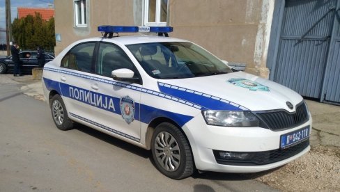 ВОЗИЛИ ГА ПО ГРАДУ И ТУКЛИ РУКАМА И НОГАМА? Новосадска полиција ухапсила двојицу младића осумњичена за изнуду ВОЗИЛИ ГА ПО ГРАДУ И ТУКЛИ РУКАМА И НОГАМА? Новосадска полиција ухапсила двојицу младића осумњичена за изнуду