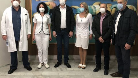ДАРОВИ ЗА БЕБЕ РОЂЕНЕ 1. ЈАНУАРА: Пиротски градоначелник у посети породилишту ДАРОВИ ЗА БЕБЕ РОЂЕНЕ 1. ЈАНУАРА: Пиротски градоначелник у посети породилишту