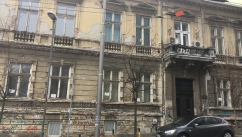ФАСАДА ПАДА, АЛИ НИЈЕ ПРИОРИТЕТ: Корона одложила уређење здања Института за метеорологију у Добрачиној 16 ФАСАДА ПАДА, АЛИ НИЈЕ ПРИОРИТЕТ: Корона одложила уређење здања Института за метеорологију у Добрачиној 16