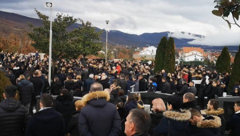 СУЗЕ И УЗДАСИ: Последњи испраћај Стјепана Јукића, младића који је страдао у Посушју (ВИДЕО) СУЗЕ И УЗДАСИ: Последњи испраћај Стјепана Јукића, младића који је страдао у Посушју (ВИДЕО)