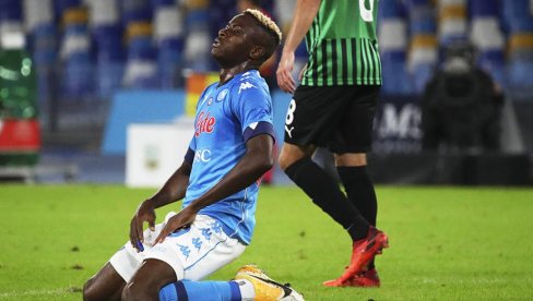VELIKI PROBLEMI ZA NAPOLI: Osimen van terena još najmanje mesec dana VELIKI PROBLEMI ZA NAPOLI: Osimen van terena još najmanje mesec dana