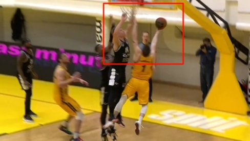 САМО КАФУ НИЈЕ КУВАО: Тројке из свлачионице, монструозна блокада... Магија Огњена Јарамаза (ВИДЕО) САМО КАФУ НИЈЕ КУВАО: Тројке из свлачионице, монструозна блокада... Магија Огњена Јарамаза (ВИДЕО)