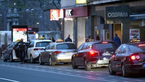 ТАКСИСТИ НЕ ВОЗЕ С ПЕРИФЕРИЈЕ ПРЕМА ГРАДУ: Грађани ободних насеља незадовољни, таксисти одговарају - нема посла ТАКСИСТИ НЕ ВОЗЕ С ПЕРИФЕРИЈЕ ПРЕМА ГРАДУ: Грађани ободних насеља незадовољни, таксисти одговарају - нема посла