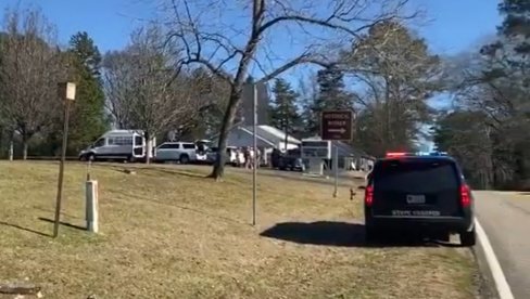 ПУЦЊАВА У ТРЖНОМ ЦЕНТРУ: Једна особа рањена, седам ухапшено ПУЦЊАВА У ТРЖНОМ ЦЕНТРУ: Једна особа рањена, седам ухапшено