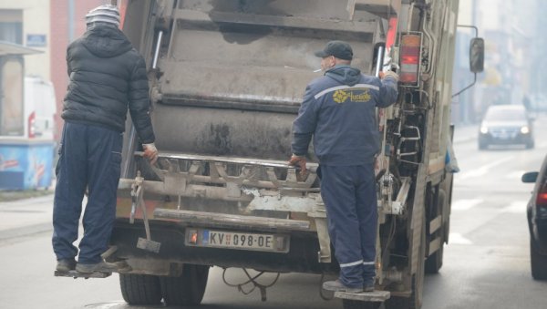 СКУПЉЕ ИЗНОШЕЊЕ СМЕЋА И ПРЕВОЗ: Са Новом годином у град на Ибру стигла и поскупљења СКУПЉЕ ИЗНОШЕЊЕ СМЕЋА И ПРЕВОЗ: Са Новом годином у град на Ибру стигла и поскупљења