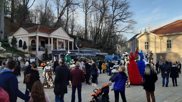 ВРЊАЧКА НОВОГОДИШЊА БАЈКА: Празнична атракција у престоници српског туризма ВРЊАЧКА НОВОГОДИШЊА БАЈКА: Празнична атракција у престоници српског туризма