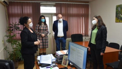 ПРВИ РАДНИ ДАН: Традиционални обилазак запослених у градској управи у Лесковцу ПРВИ РАДНИ ДАН: Традиционални обилазак запослених у градској управи у Лесковцу