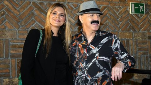 SKLONILI SE: Melina u jeku razvoda otišla u Sarajevo, evo šta radi DŽinović SKLONILI SE: Melina u jeku razvoda otišla u Sarajevo, evo šta radi DŽinović