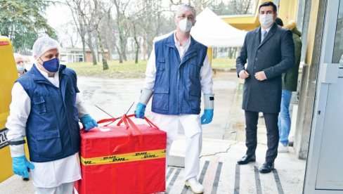 ВЕЛИКИ ДОГОВОР: Русија ће Србији обезбедити два милиона доза вакцине ВЕЛИКИ ДОГОВОР: Русија ће Србији обезбедити два милиона доза вакцине