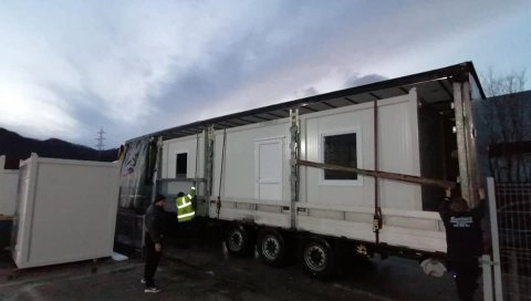 ГОРАН ВЕСИЋ САОПШТИО ЛЕПУ ВЕСТ: Стиже 12 мобилних кућа у Петрињу и Глину ГОРАН ВЕСИЋ САОПШТИО ЛЕПУ ВЕСТ: Стиже 12 мобилних кућа у Петрињу и Глину