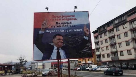 ОЗДРАВИ ДА ИДЕМО ПУТЕМ ПОБЕДЕ: Билборд подршке Додику и у Војковићима ОЗДРАВИ ДА ИДЕМО ПУТЕМ ПОБЕДЕ: Билборд подршке Додику и у Војковићима