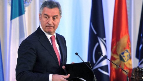 МИЛОВИ ЉУДИ СА ДОСИЈЕОМ ЗА НИКШИЋ: Ово су политичари које хоће да постави на власт МИЛОВИ ЉУДИ СА ДОСИЈЕОМ ЗА НИКШИЋ: Ово су политичари које хоће да постави на власт