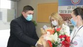 СВИМА ПО 500 КМ: Градоначелник Бијељине даровао бебе рођене 1. јануара СВИМА ПО 500 КМ: Градоначелник Бијељине даровао бебе рођене 1. јануара