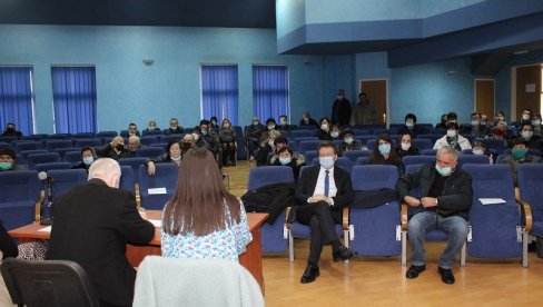 ПАЖЊА ПУНА ЉУБАВИ: Општина Угљевик даровала по 100 КМ борачким породицама ПАЖЊА ПУНА ЉУБАВИ: Општина Угљевик даровала по 100 КМ борачким породицама