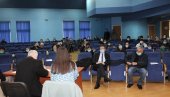 ПАЖЊА ПУНА ЉУБАВИ: Општина Угљевик даровала по 100 КМ борачким породицама ПАЖЊА ПУНА ЉУБАВИ: Општина Угљевик даровала по 100 КМ борачким породицама