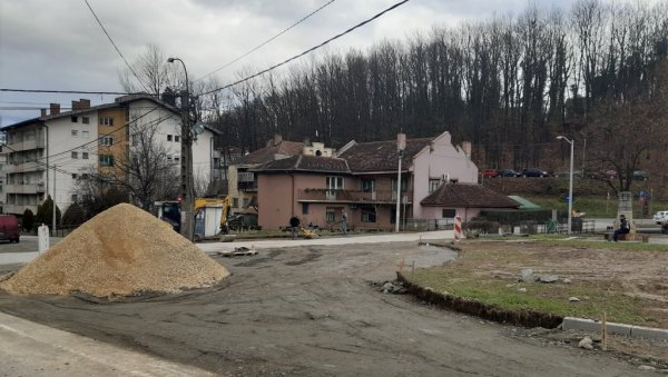 РАСТЕРЕЋЕЊЕ САОБРАЋАЈА: Гради се нови кружни ток у Врњачкој Бањи РАСТЕРЕЋЕЊЕ САОБРАЋАЈА: Гради се нови кружни ток у Врњачкој Бањи