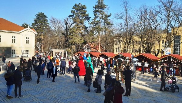 АПЕЛИ УРОДИЛИ ПЛОДОМ: Врњачки угоститељи поштовали епидемиолошке мере АПЕЛИ УРОДИЛИ ПЛОДОМ: Врњачки угоститељи поштовали епидемиолошке мере