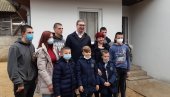 ПРЕДСЕДНИК ОБЕЋАО: Стиже помоћ породици Јованке Ђурић са деветоро деце ПРЕДСЕДНИК ОБЕЋАО: Стиже помоћ породици Јованке Ђурић са деветоро деце