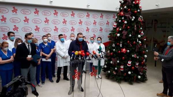 ПРВИ ПУТ НАКОН ИЗЛАСКА ИЗ БОЛНИЦЕ: Милорад Додик се обраћа новинарима (ФОТО) ПРВИ ПУТ НАКОН ИЗЛАСКА ИЗ БОЛНИЦЕ: Милорад Додик се обраћа новинарима (ФОТО)