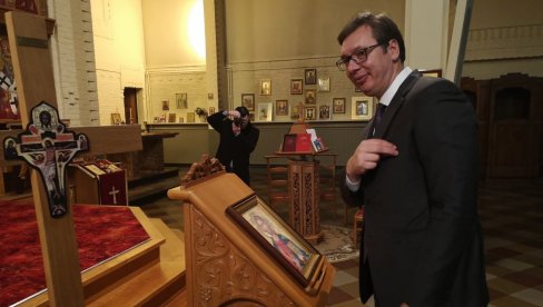 SUTRA IDEM DA SE POMOLIM BOGU PRED PUT U NJUJORK: Vučić - Baviću se našom jedinom Srbijom, hvala građanima što su uz svoju otadžbinu SUTRA IDEM DA SE POMOLIM BOGU PRED PUT U NJUJORK: Vučić - Baviću se našom jedinom Srbijom, hvala građanima što su uz svoju otadžbinu