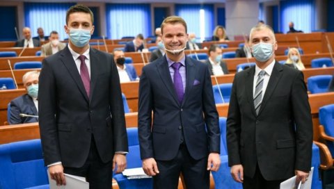 КОНСТИТУТИВНА СЕДНИЦА ГРАДСКОГ ПАРЛАМЕНТА БАЊАЛУКЕ: Младен Илић из СНСД изабран за председника Скупштине града КОНСТИТУТИВНА СЕДНИЦА ГРАДСКОГ ПАРЛАМЕНТА БАЊАЛУКЕ: Младен Илић из СНСД изабран за председника Скупштине града