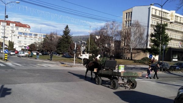 БРОЈ ХОСПИТАЛИЗОВАНИХ СЕ БЛАГО ПОВЕЋАО: На ковид-одељењу у Параћину 37 оболелих БРОЈ ХОСПИТАЛИЗОВАНИХ СЕ БЛАГО ПОВЕЋАО: На ковид-одељењу у Параћину 37 оболелих