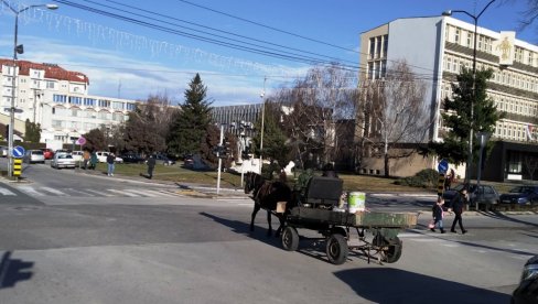 БРОЈ ХОСПИТАЛИЗОВАНИХ СЕ БЛАГО ПОВЕЋАО: На ковид-одељењу у Параћину 37 оболелих БРОЈ ХОСПИТАЛИЗОВАНИХ СЕ БЛАГО ПОВЕЋАО: На ковид-одељењу у Параћину 37 оболелих